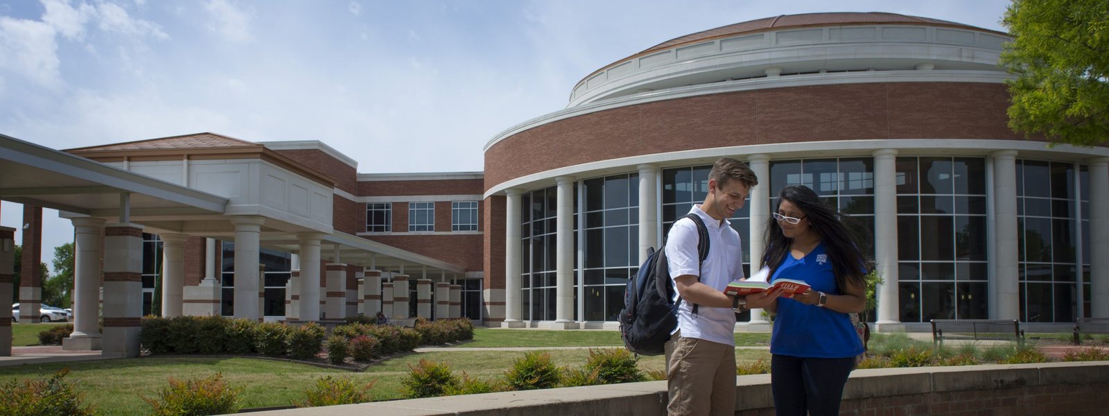 Honors studnets outside of library